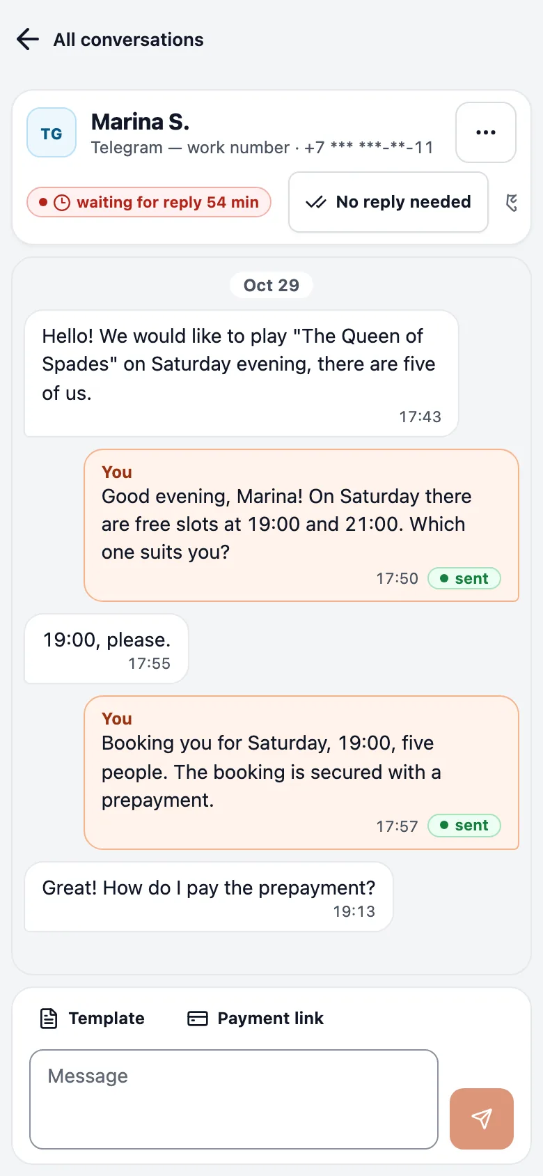 A conversation window on a phone: the client, a “waiting for a reply” status and “Template” and “Payment link” buttons above the reply field.
